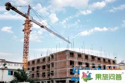 一座座“高吊”在城中村不停運轉(zhuǎn)，“城中村酒店”也在與日俱增