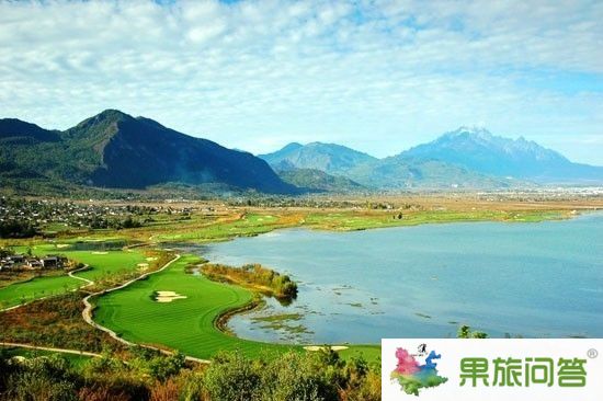 沿湖的球場(chǎng)